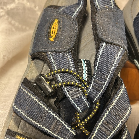 Keen waterproof Newport sandals almost new - Picture 2 of 11